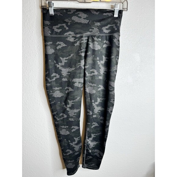 Fabletics PowerHold Camo Leggings Women’s Sz S Green Compression Activewear - Picture 2 of 12